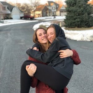 Meet your Posher, Caitlin